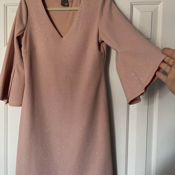 Taylor Blush Pink Textured Metallic V-neck Bell-sleeve Shift Dress 8 sparkles - Picture 4 of 6